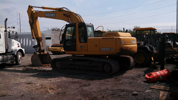 Renta de Excavadora John Deere 200C en Durango